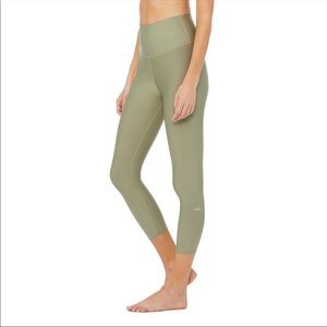 Alo Yoga high waist airlift Capri - olive